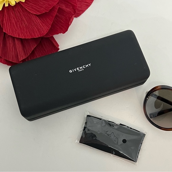 Givenchy 61mm Gradient Round Sunglasses In Dark Havana & Brown Gradient -Reemoly - Picture 13 of 16